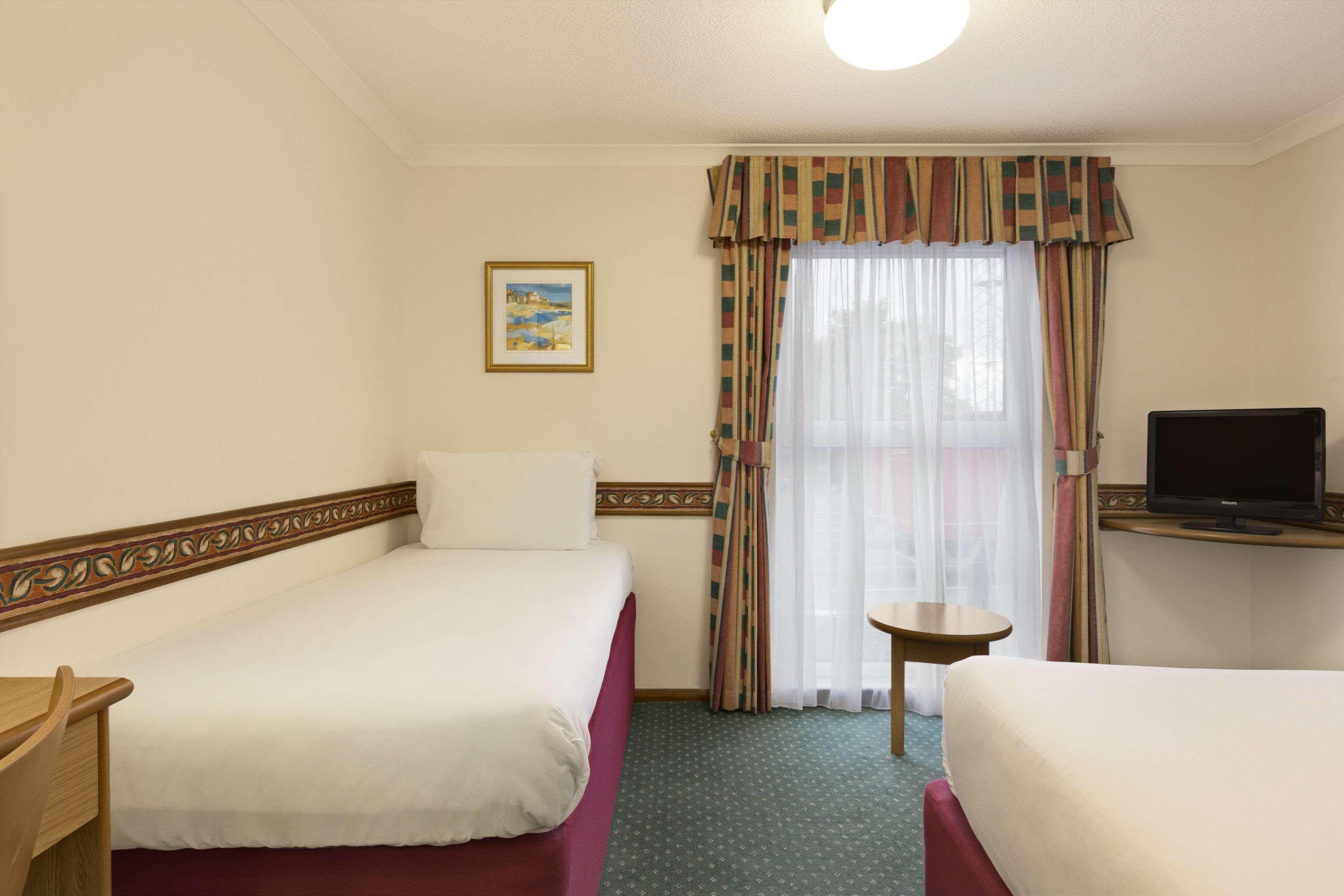 Days Inn Hotel Leicester Bagian luar foto